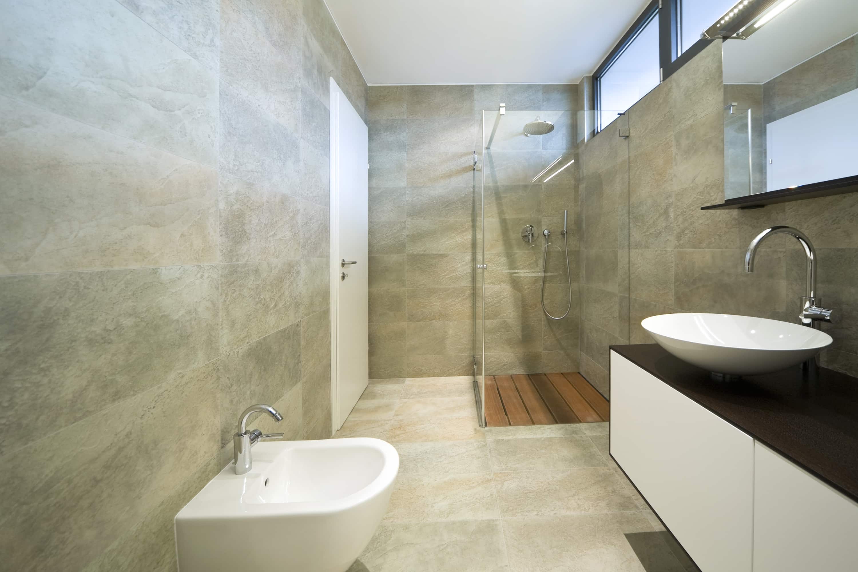 Vervreemden betalen Garantie Goedkope badkamer renovatie: 5 tips [+ prijzen]